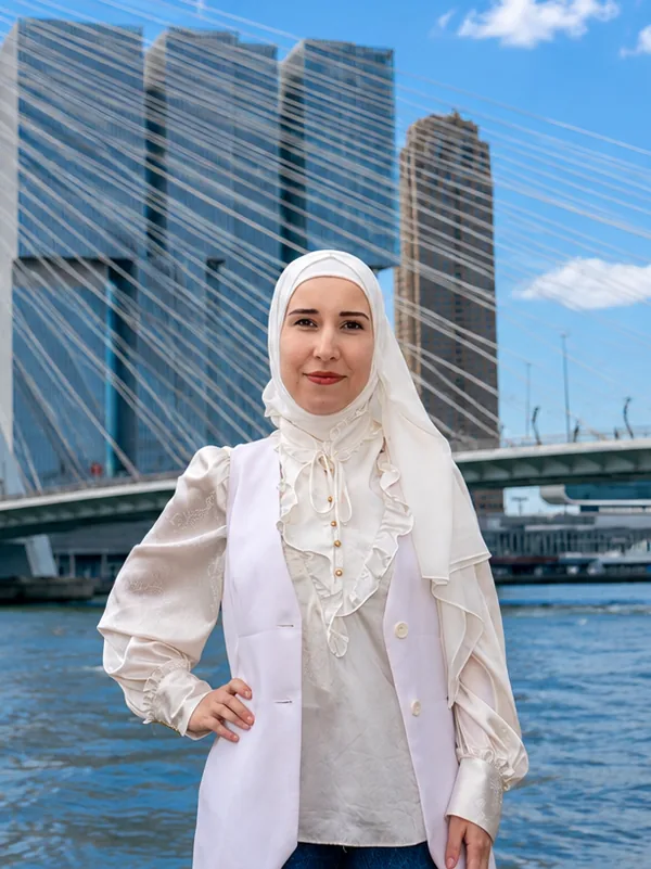 Portrait photo of Khadija Mawas, Счетоводен специалист at Intercompany Solutions in Rotterdam, the Netherlands