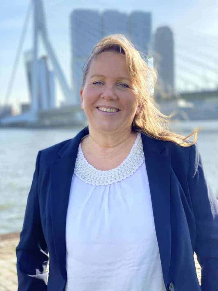Portrait photo of Monica de Mooij, Back Office Manager at Intercompany Solutions in Rotterdam, the Netherlands