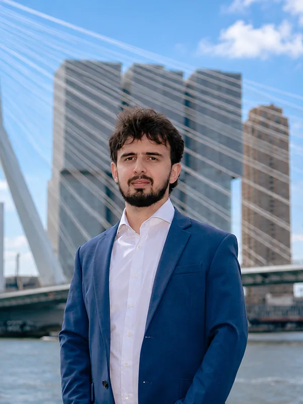 Portrait photo of Samim Dadfar, Мениджър по връзки с клиенти at Intercompany Solutions in Rotterdam, the Netherlands